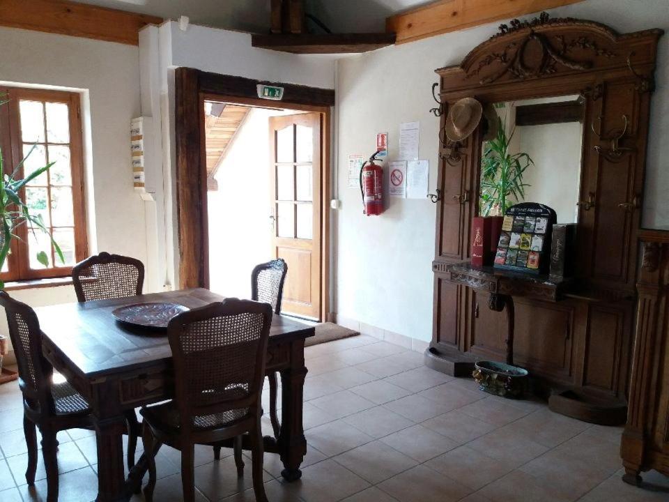 Le Domaine Du Cellier Bed & Breakfast Sézanne Екстериор снимка